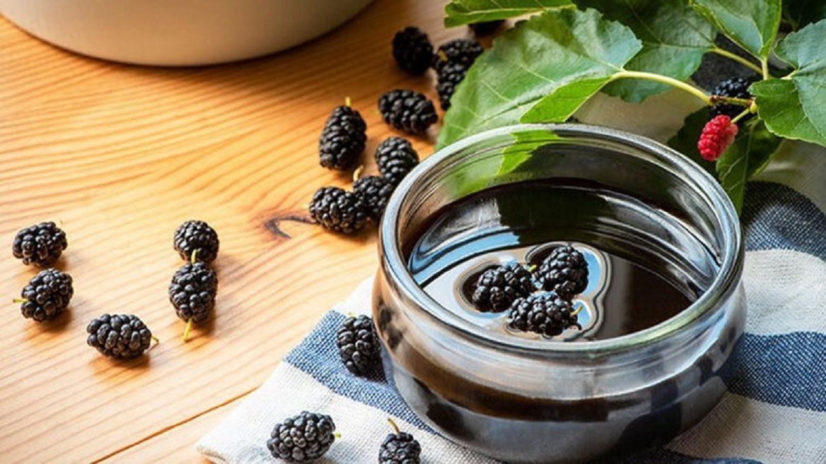 Öğrenen vazgeçemiyor! Her sabah 1 yemek kaşığı dut pekmezi yemenin inanılmaz faydaları