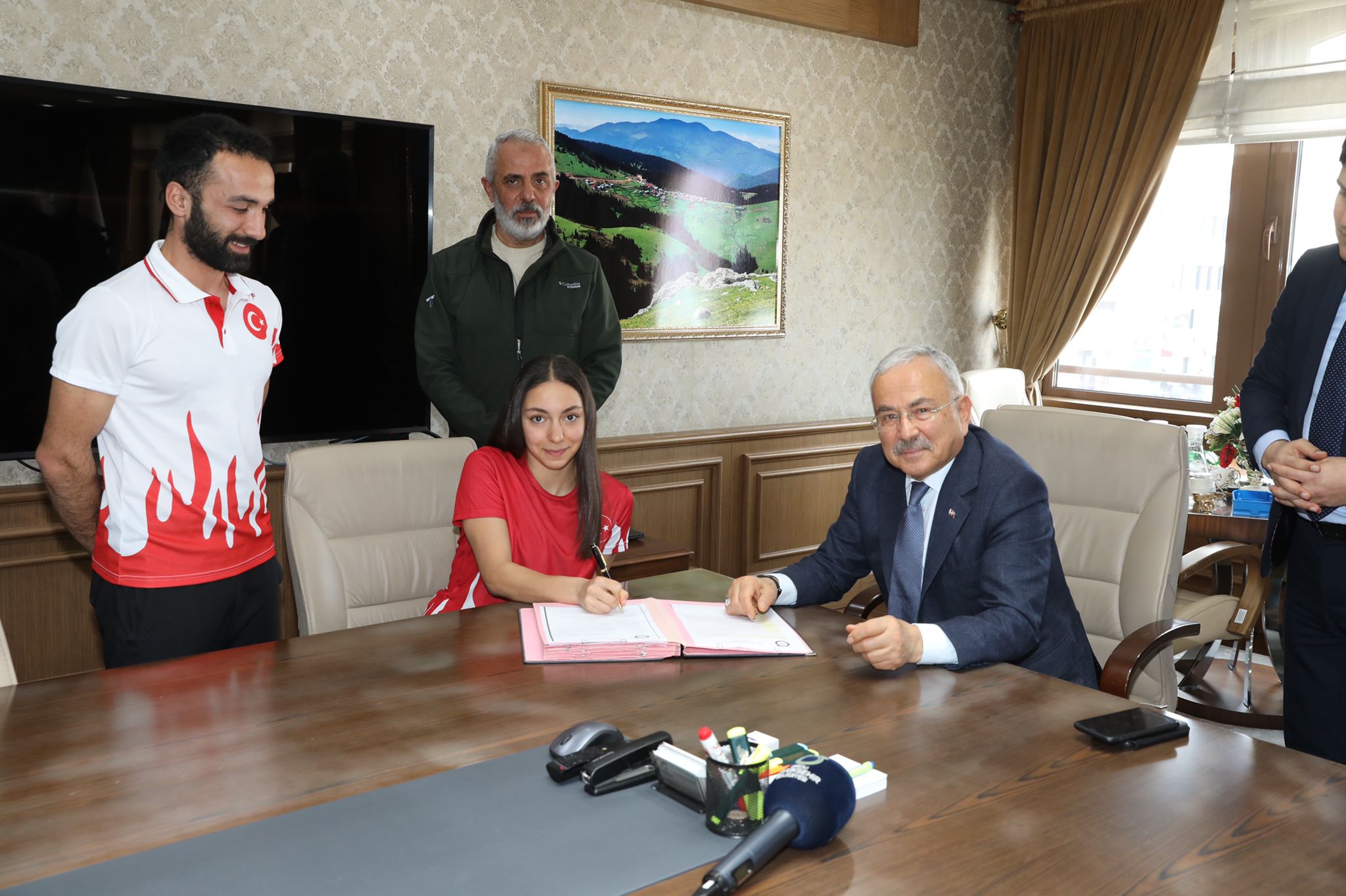 BAŞKAN GÜLER TÜRKİYE ŞAMPİYONLARINI AĞIRLADI
