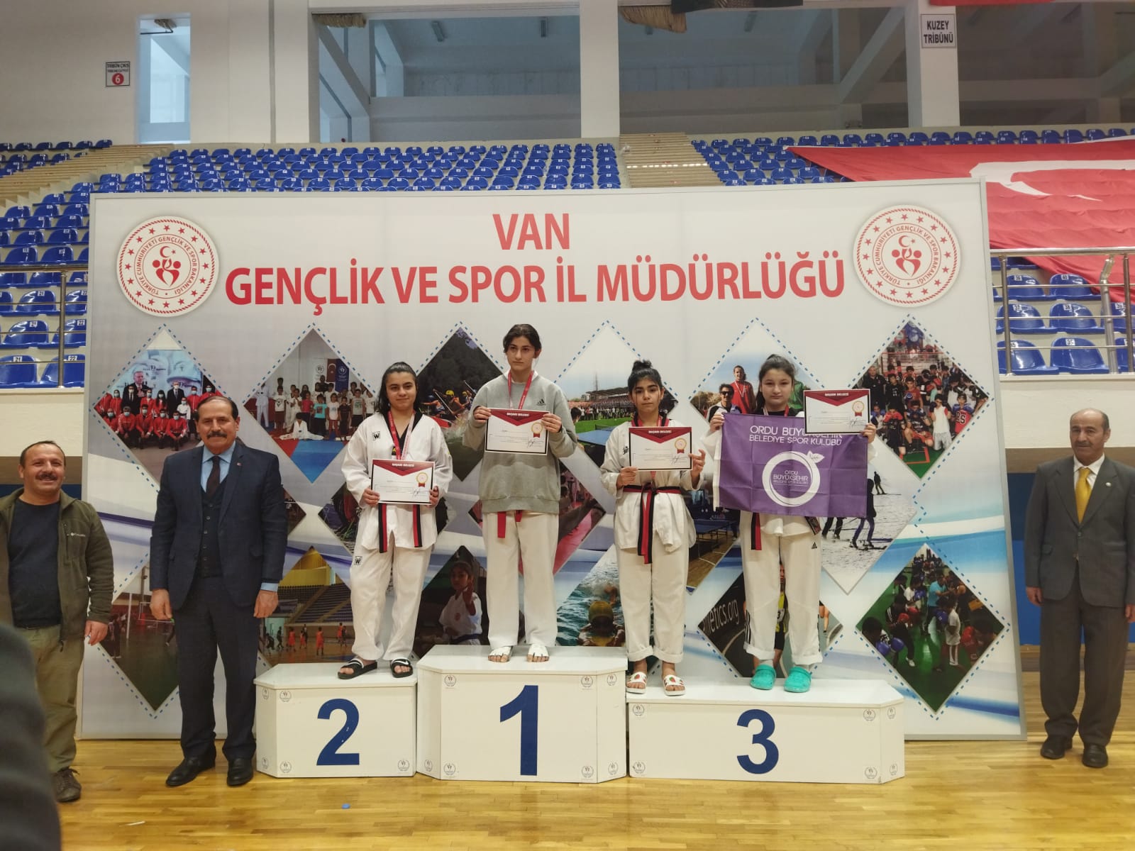 BÜYÜKŞEHİR BELEDİYE SPOR KULÜBÜ SPORCULARI BAŞARILARA DOYMUYOR