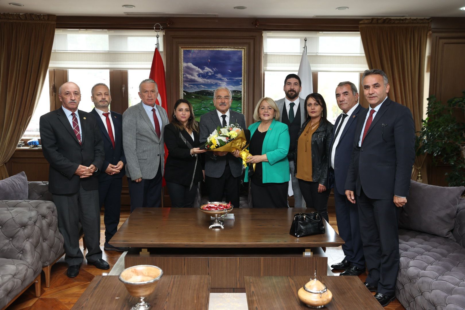 BAŞKAN GÜLER MUHTARLARI MAKAMINDA AĞIRLADI