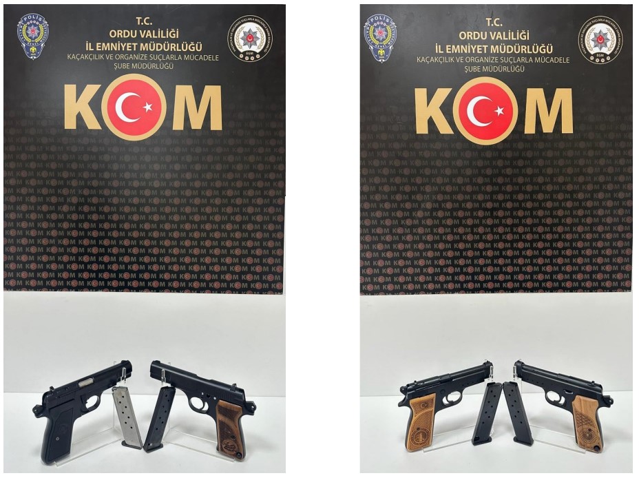 Uygulama noktasında durdurulan 2 araçta 4 adet ruhsatsız silah ele geçirildi