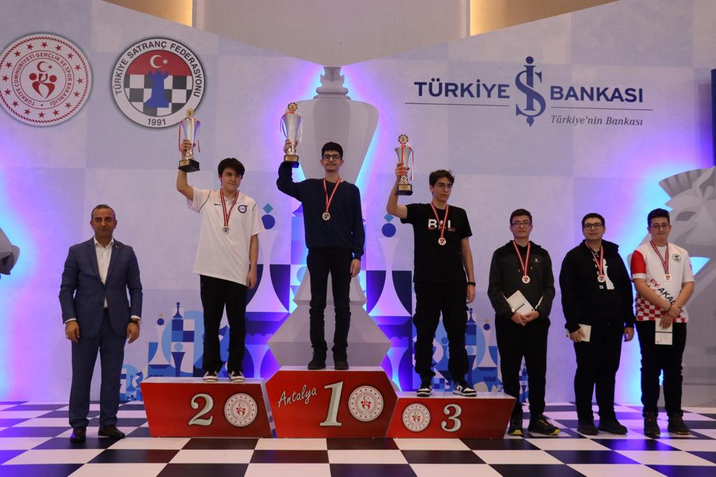 ORDU’YA SATRANÇTA ÜÇ MADALYA