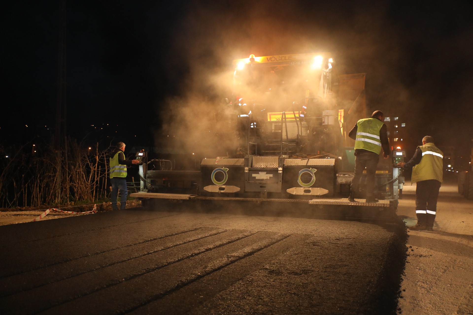 GECE GÜNDÜZ DEMEDEN ASFALT MÜCADELESİ