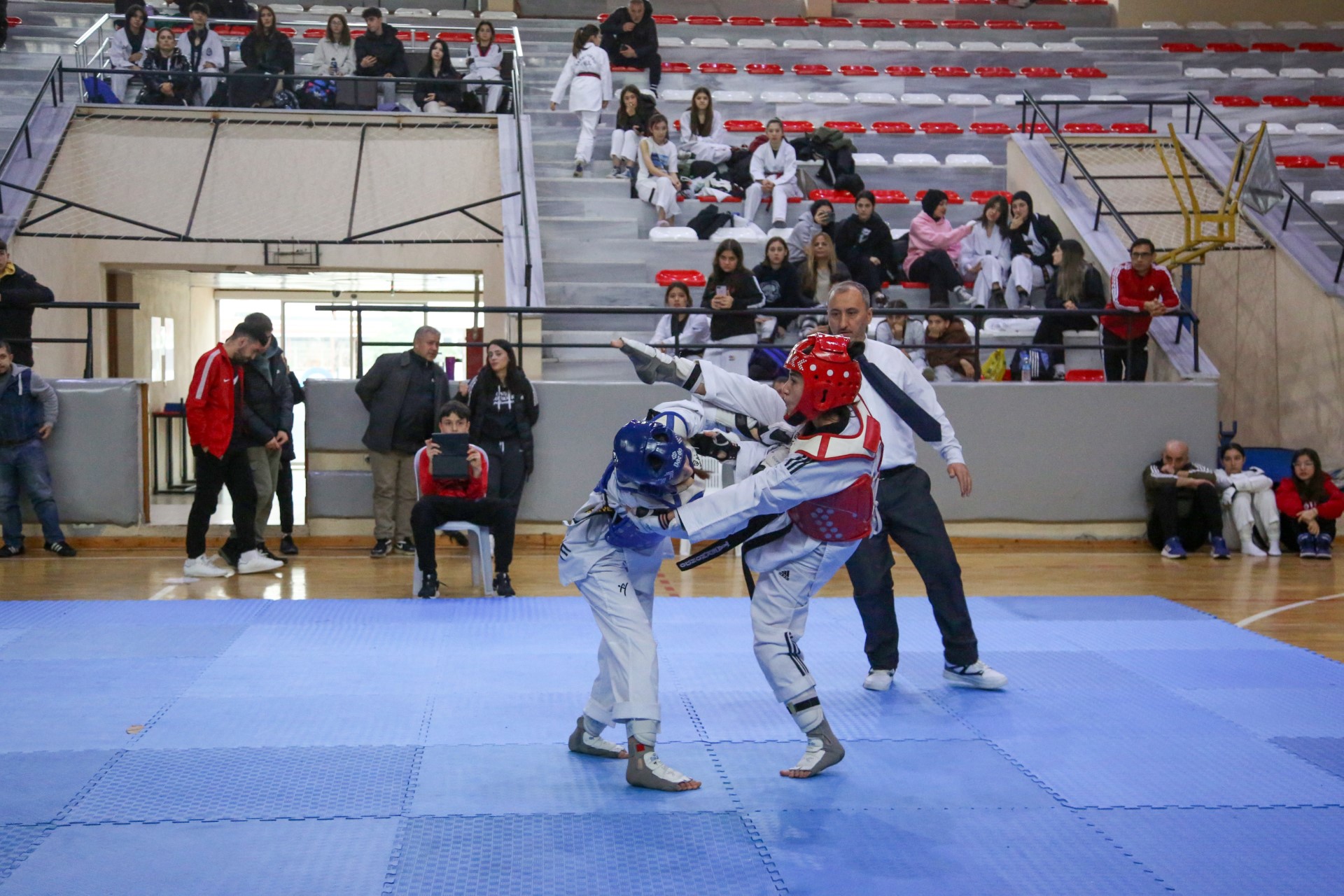 ORDU’DA OKUL SPORLARI TAEKWONDO MÜCADELESİ NEFES KESTİ