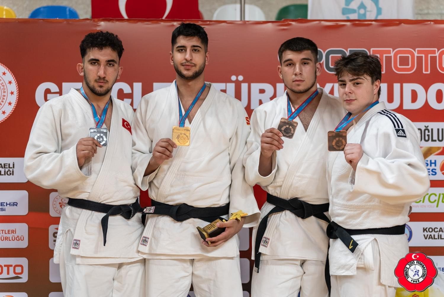 OBB SPOR KULÜBÜ SPORCULARINDAN ALTIN VE BRONZ MADALYA