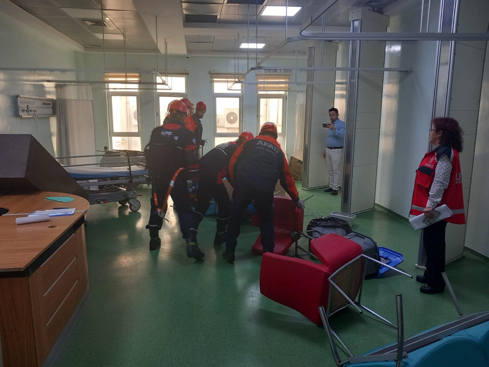 ÜNYE DEVLET HASTANESİNDE DEPREM TATBİKATI