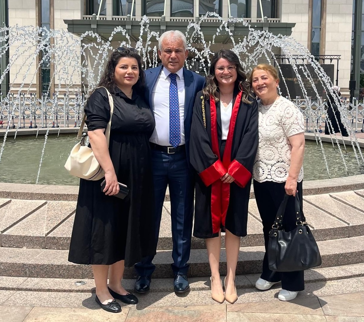 ÖZ AİLESİNİN GURUR GÜNÜ!