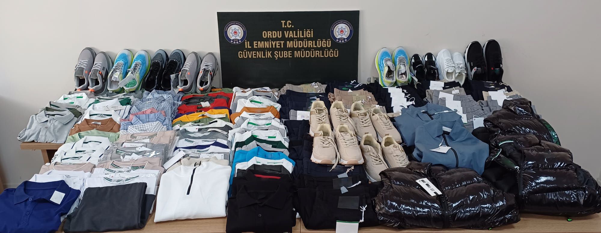 3 İŞ YERİNDE 188 İMİTASYON ÜRÜNE EL KONULDU