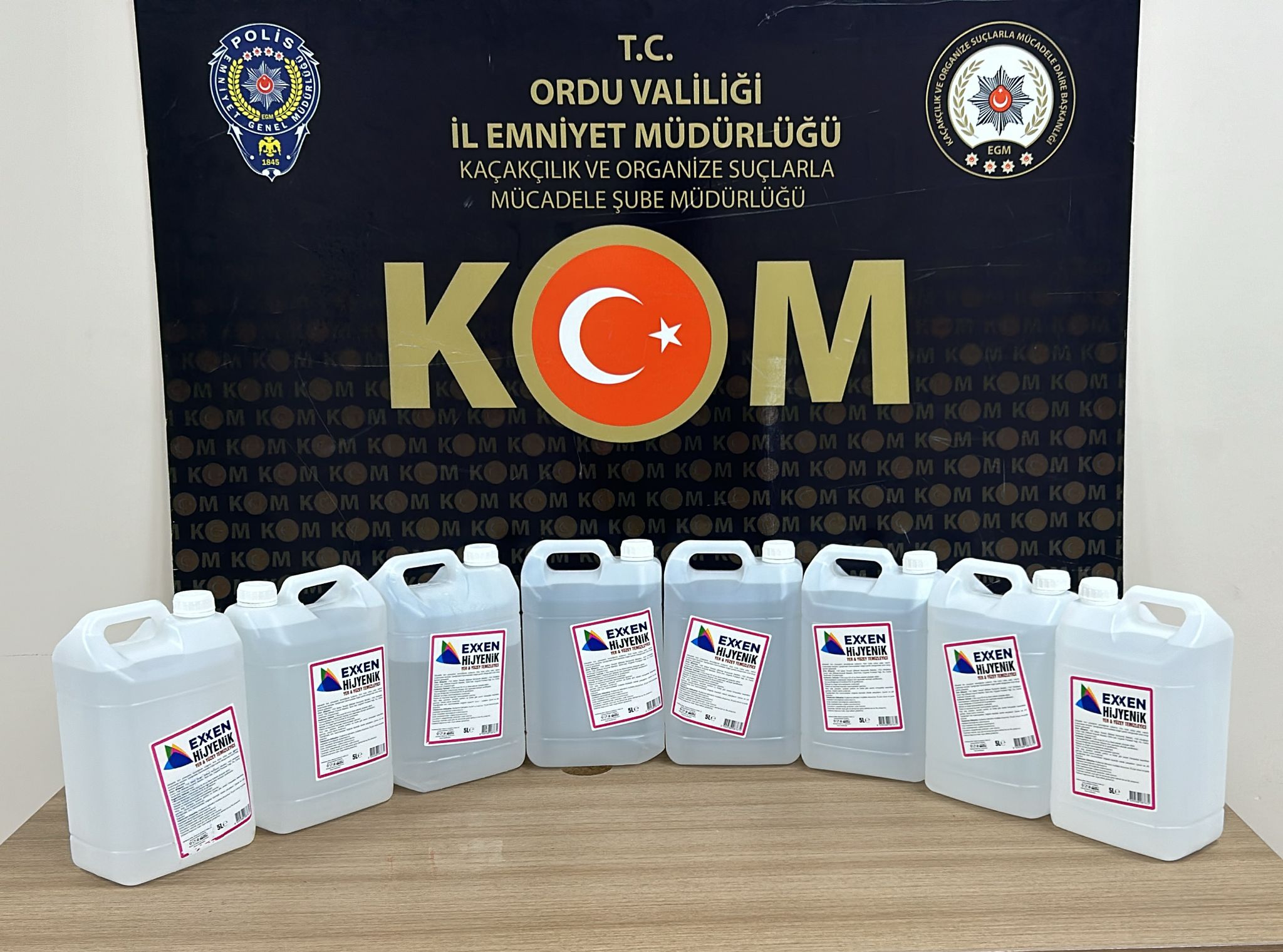 Altınordu’da kargo gönderisinden 40 litre kaçak alkol ele geçirildi