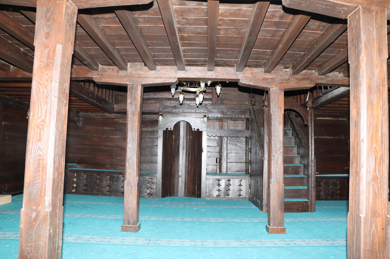 TARİHİ CAMİİ İBADETE HAZIR