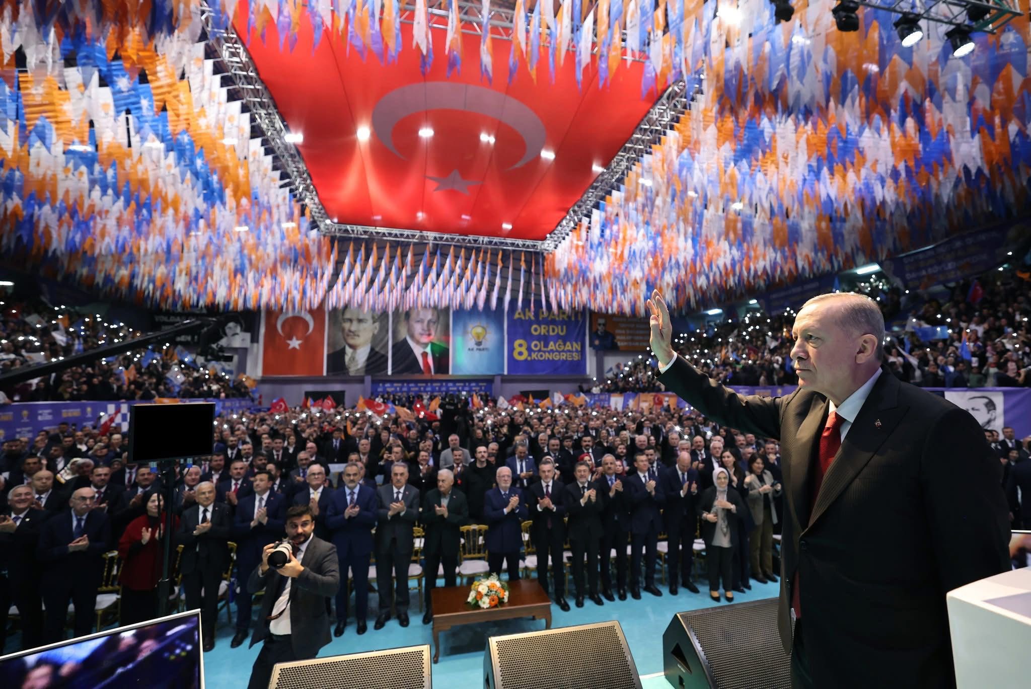 ERDOĞAN BELEDİYE BAŞKANLARINI VE TEŞKİLATI SERT DİLLE UYARDI