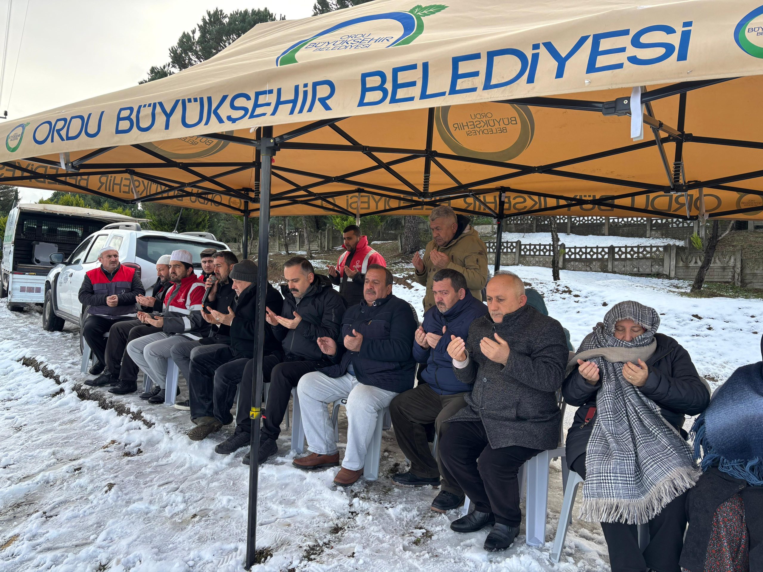 6 ŞUBAT DEPREMİNDE VEFAT EDEN ORDULU VATANDAŞLAR KABİRLERİ BAŞINDA DUALARLA ANILDI