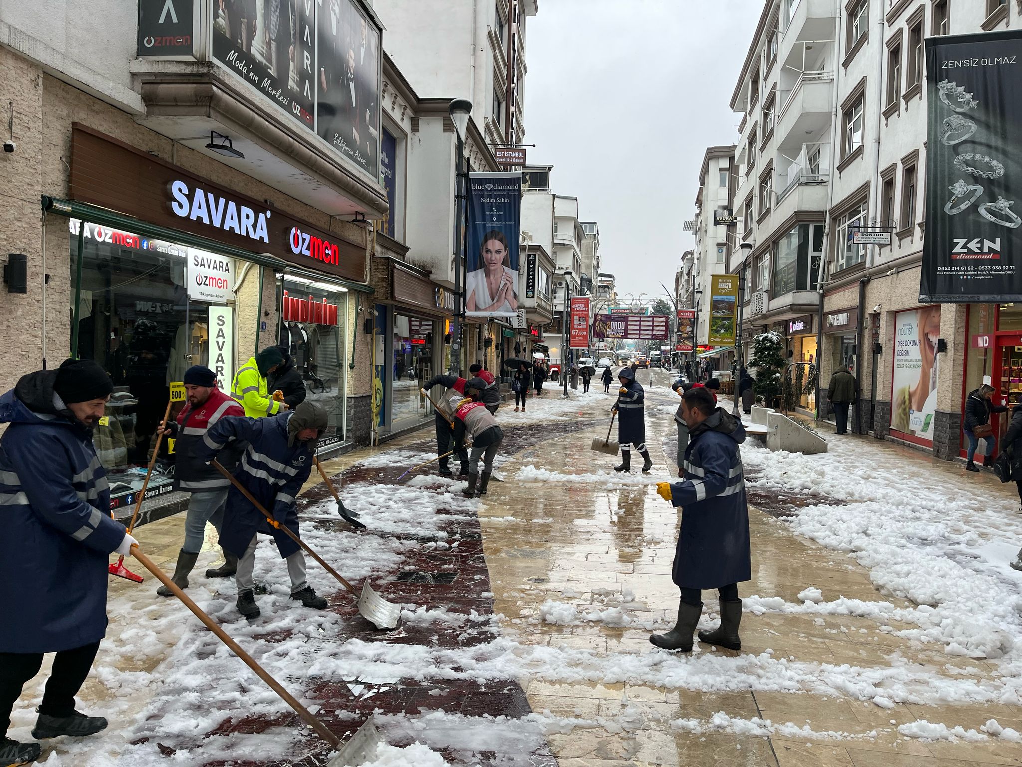 BÜYÜKŞEHİR EKİPLERİ YAYA GÜVENLİĞİ İÇİN SAHADA