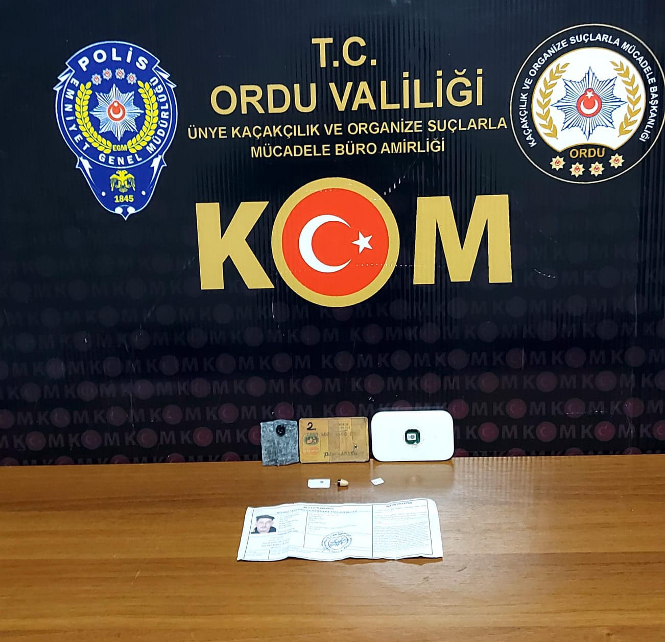 EHLİYET SINAVINDA DÜZENEKLE YAKALANDI!