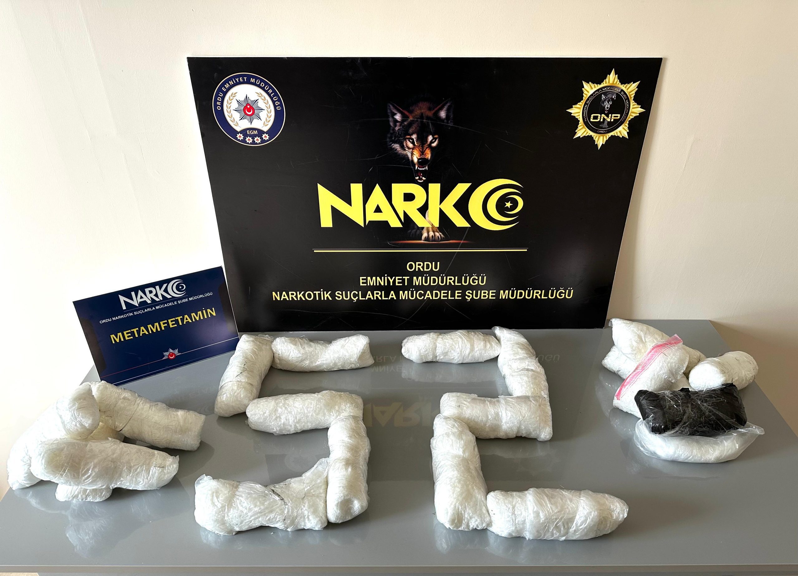 9 KG MET ELE GEÇİRİLDİ! 2 ŞÜPHELİ TUTUKLANDI!