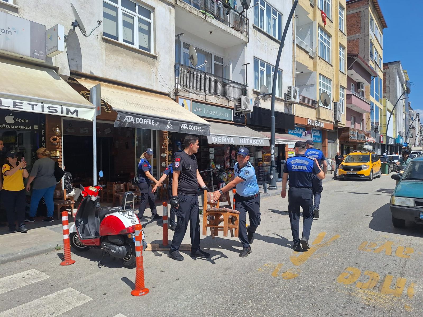 BÜYÜKŞEHİR ZABITASI KALDIRIM İŞGALİNE SON VERİYOR