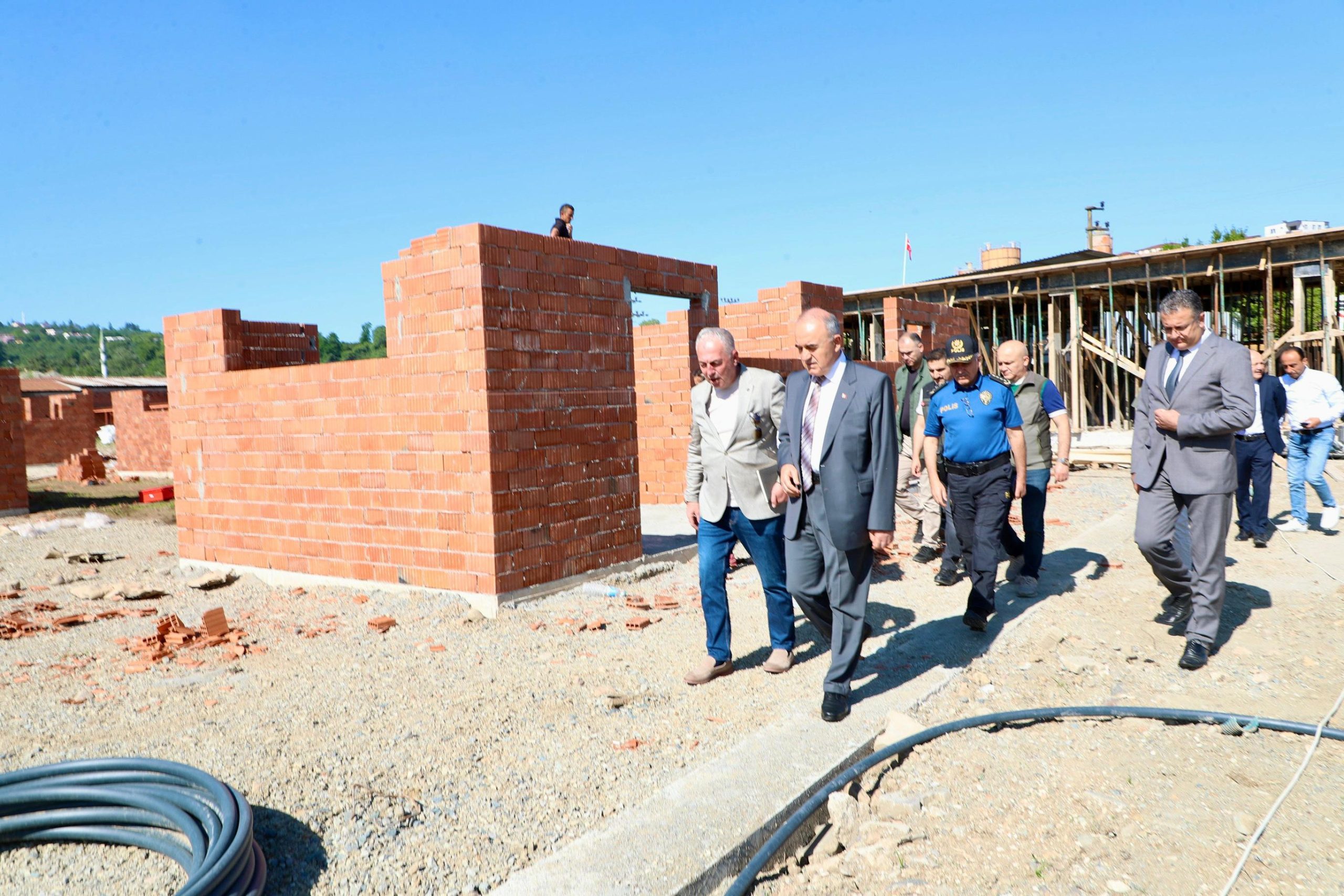 Vali Erol, Barınak İnşaatını Yerinde İnceledi