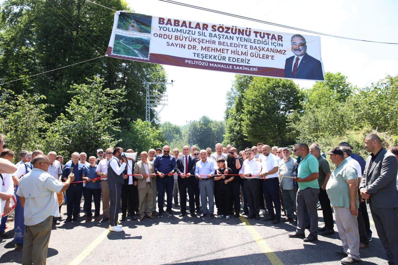 MAHALLELİ “BABALAR SÖZÜNÜ TUTAR” PANKARTI İLE BAŞKAN GÜLER’E TEŞEKKÜR ETTİ