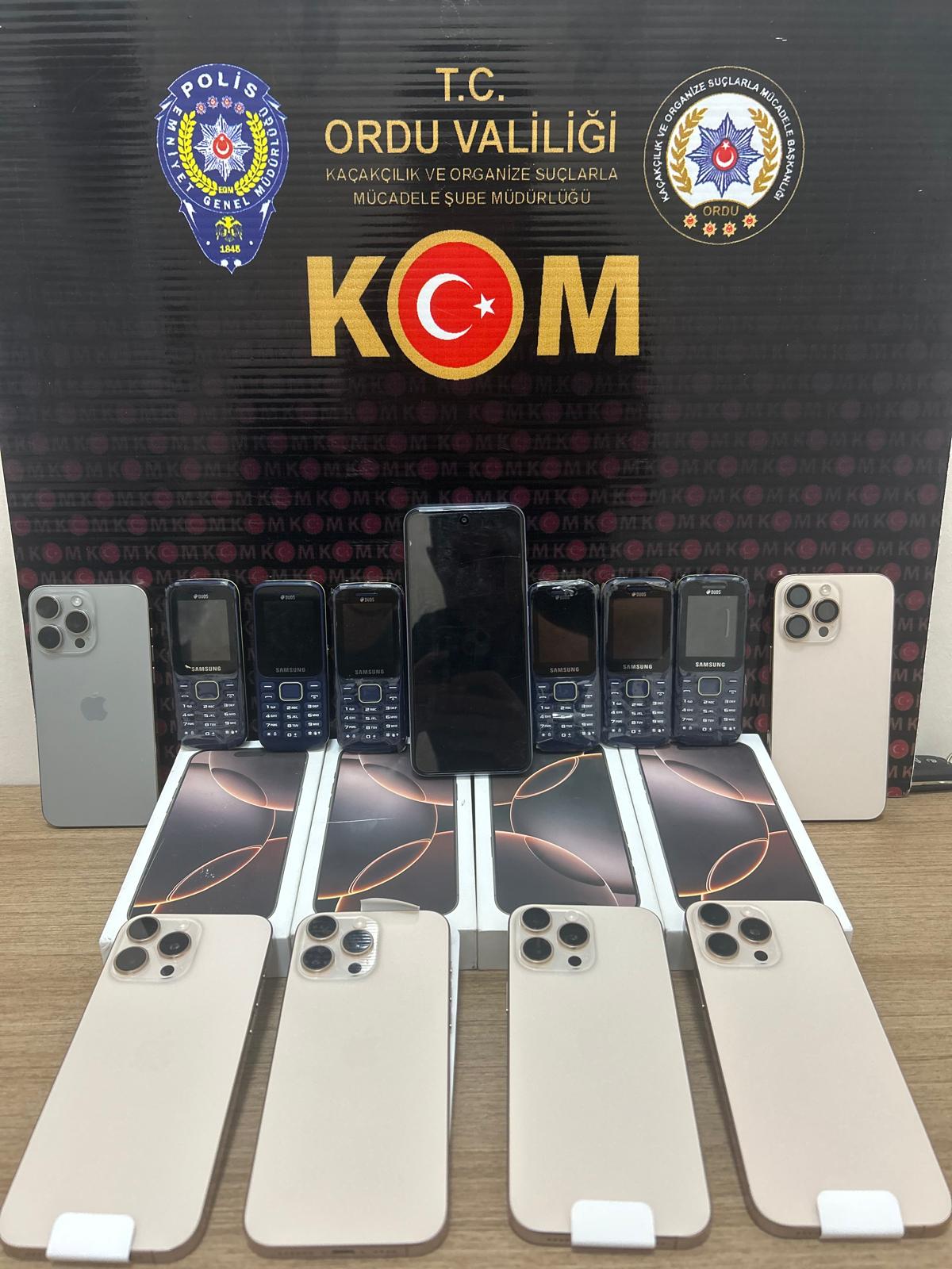 ALTINORDU’DA KAÇAK TELEFON PİYASAYA SÜREN İŞ YERİNE BASKIN!