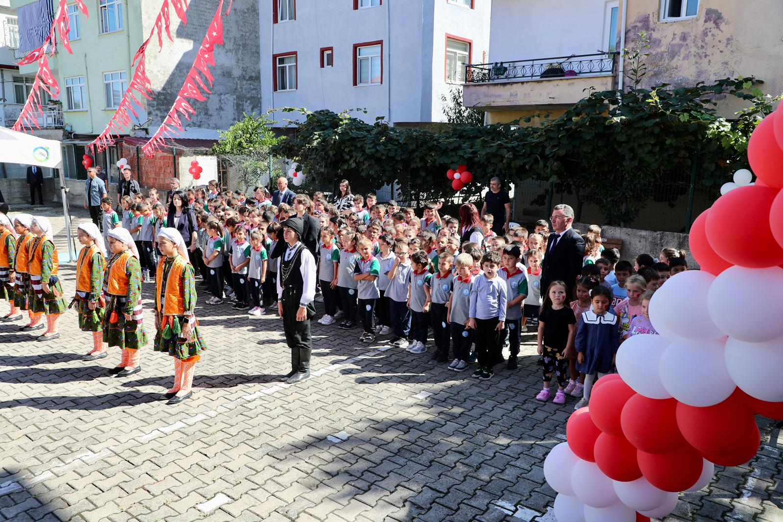 Vali Erol, İlköğretim Haftası Kutlama Programına Katıldı