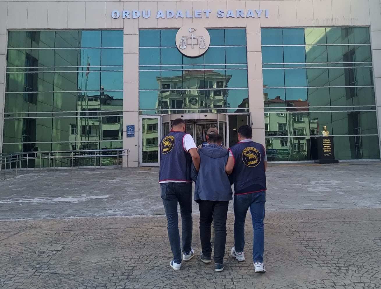 KABADÜZ’DE FINDIK HIRSIZI YAKALANDI