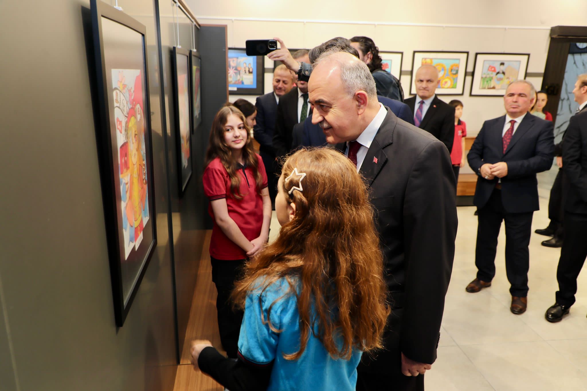 Vali Erol, “Cumhuriyetimizin Kazanımları” Adlı Resim Sergisinin Açılışına Katıldı