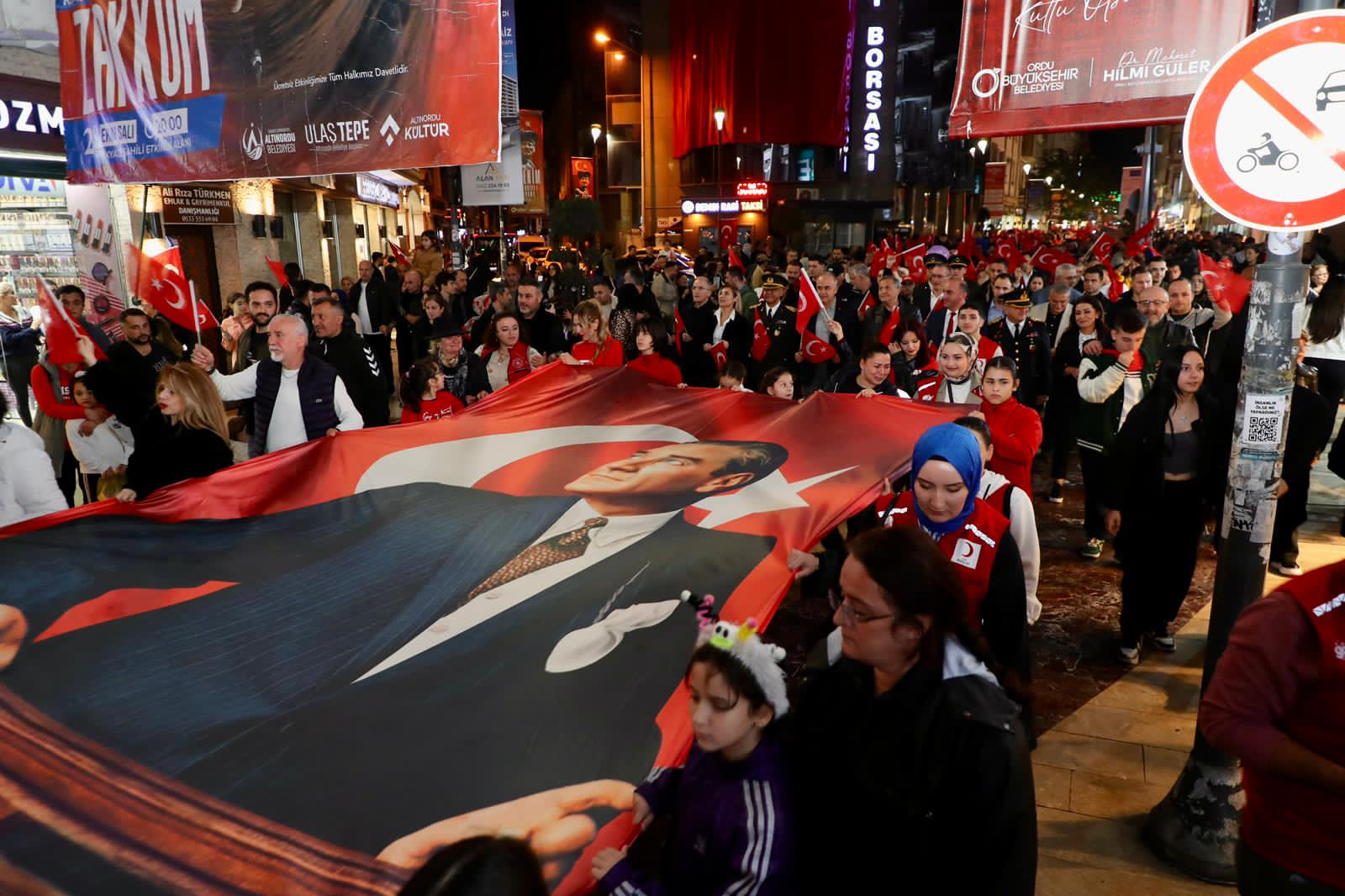 102. Yıl Cumhuriyet Yürüyüşü Yapıldı