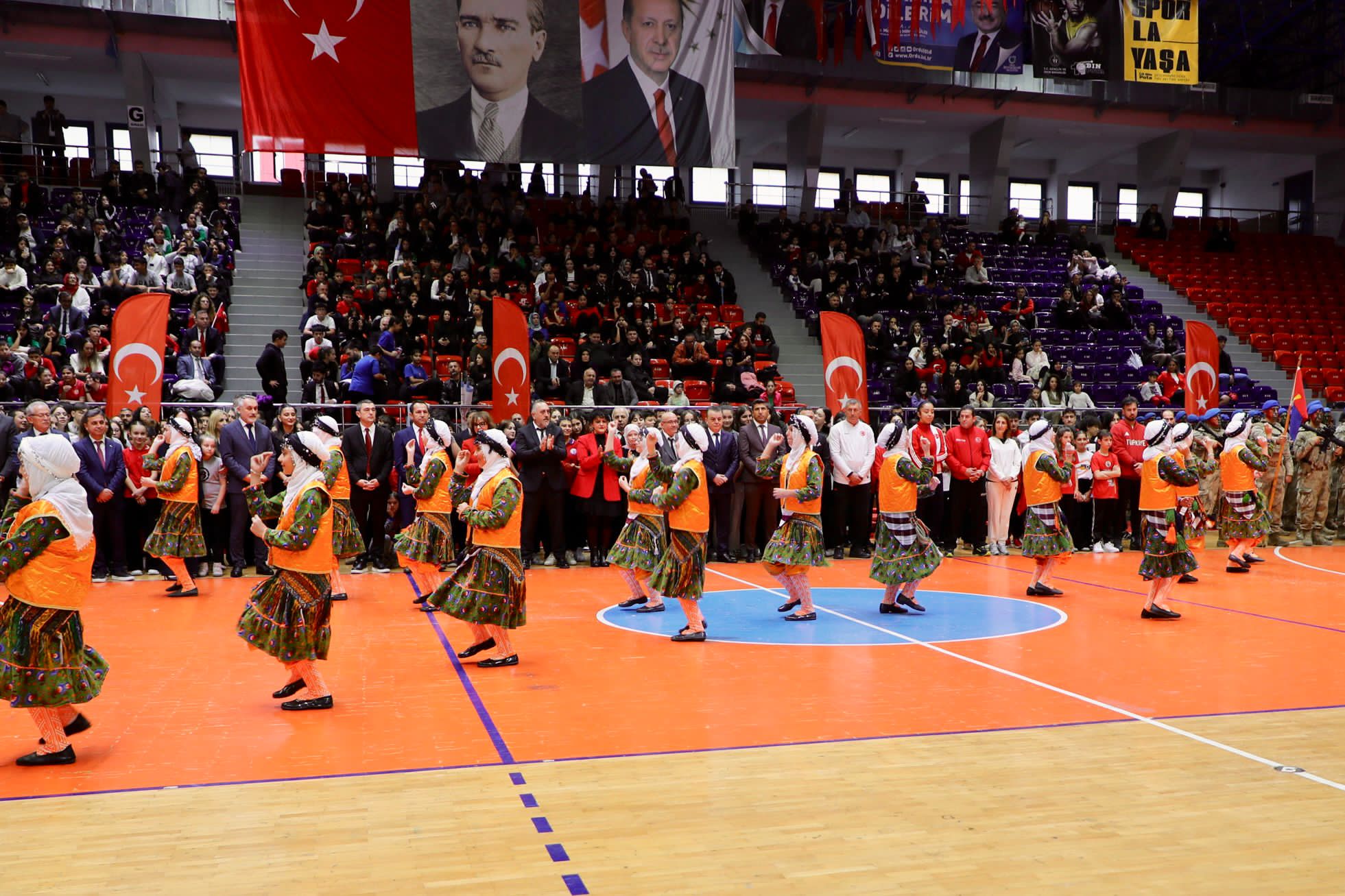 Cumhuriyet Bayramı Törenlerle Kutlandı