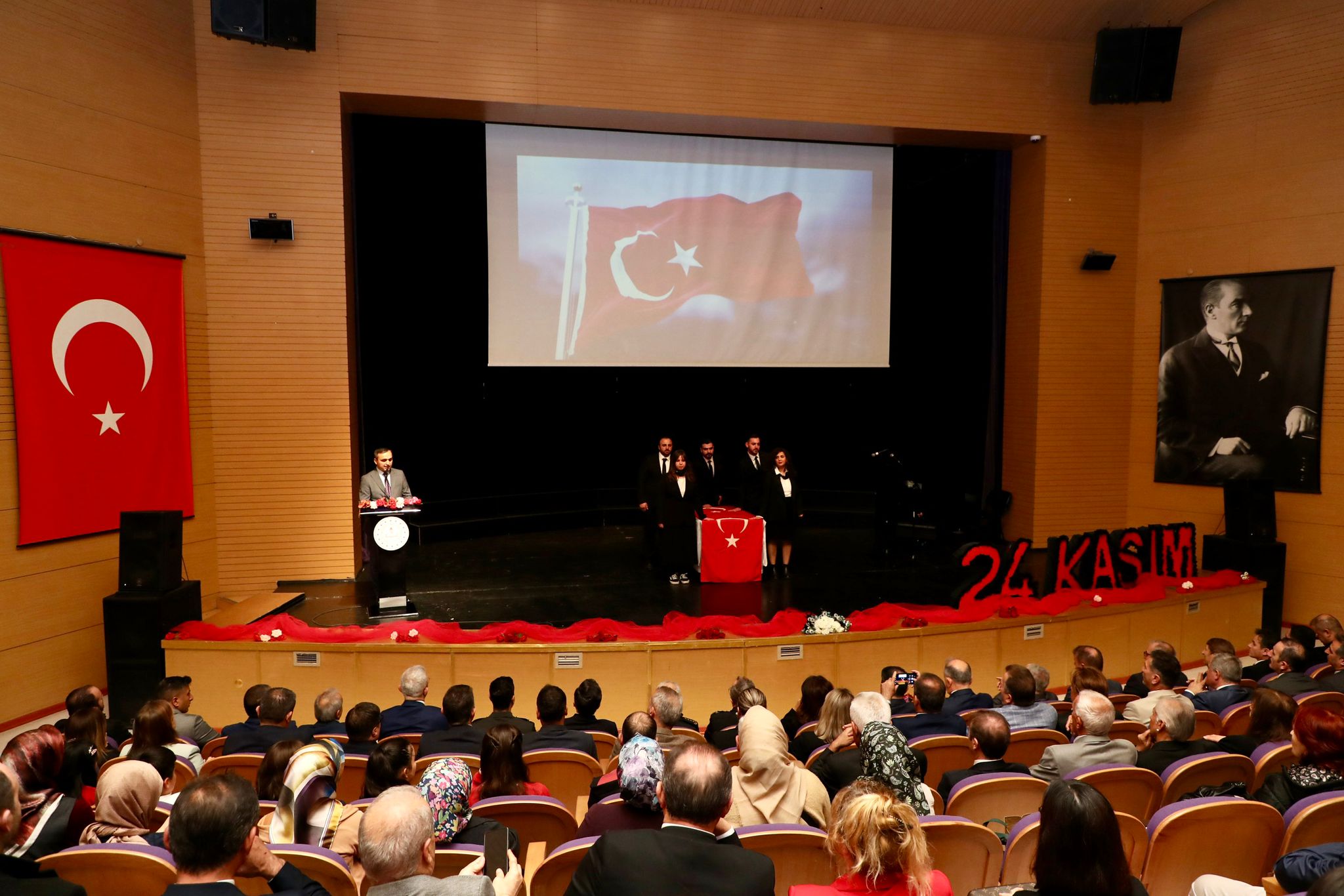 Öğretmenler Günü Çeşitli Etkinliklerle Kutlandı