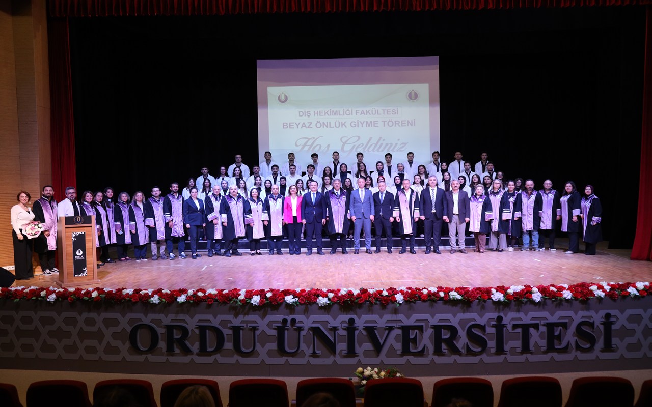Diş Hekimliği Öğrencileri Beyaz Önlüklerini Giydi