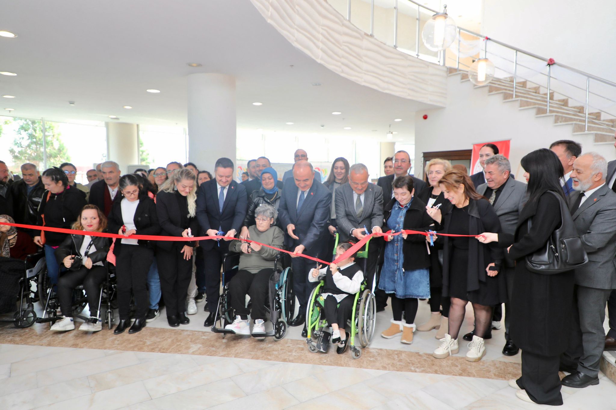 Vali Erol, Engelliler Günü Münasebetiyle Düzenlenen Çeşitli Programlara Katıldı